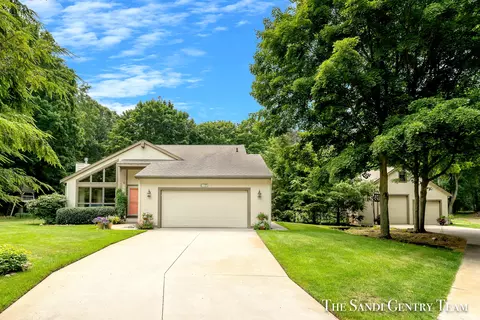 9981 Hiawatha Dr, West Olive, MI 49460