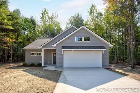 6456 Henry St, Norton Shores, MI 49441