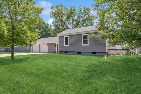 6476 W Warren Woods Rd, Three Oaks, MI 49128