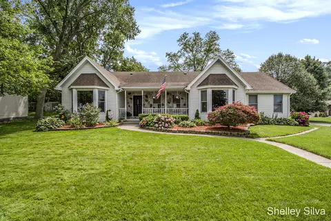 1307 Morewood Dr SE, Grand Rapids, MI 49508