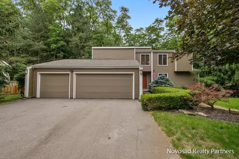 1545 Riverton Ave SE, Grand Rapids, MI 49546