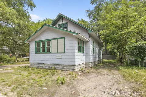 3120 5th St, Muskegon Heights, MI 49444