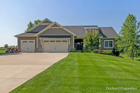 3160 Ridge Port Ct NW, Grand Rapids, MI 49544