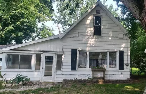 338 Lewis St, Watervliet, MI 49098