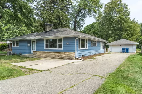 1418 Nichols Rd, Kalamazoo, MI 49006