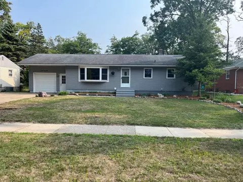 1641 Columbus Ave, Norton Shores, MI 49441