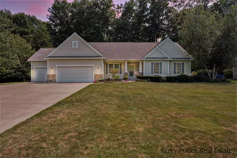 12974 Woodrush Ct, Grand Haven, MI 49417