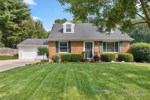 4960 Westshire Dr NW, Comstock Park, MI 49321