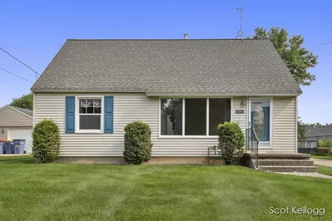 1261 Ellsmere St NE, Grand Rapids, MI 49505