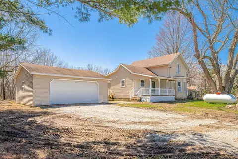 2118 Madron Lake Rd, Buchanan, MI 49107