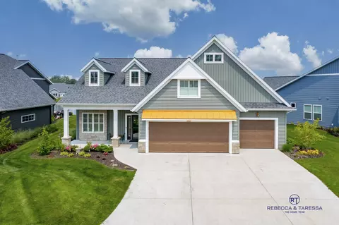 6111 S Harbor Dr, Holland, MI 49423