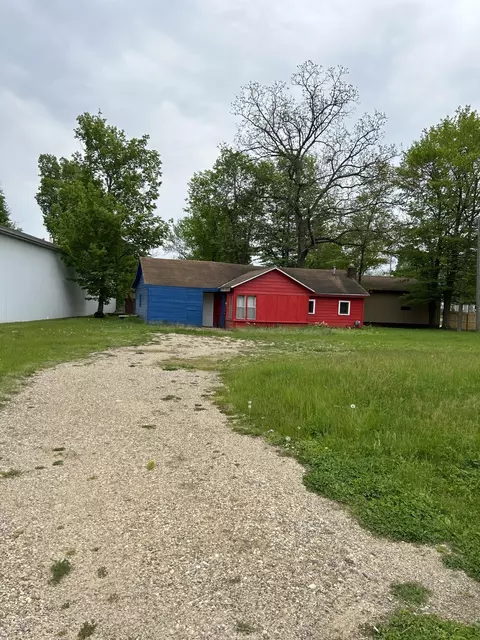 301 S Grove St, Delton, MI 49046