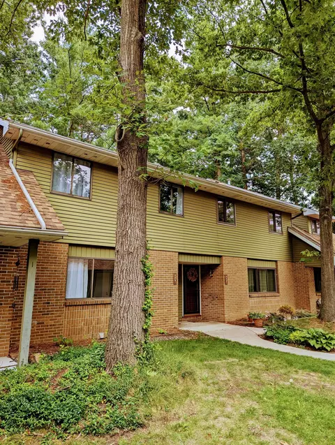 724 Charlemagne Blvd, Battle Creek, MI 49017