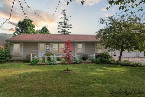 79 South St, Cedar Springs, MI 49319