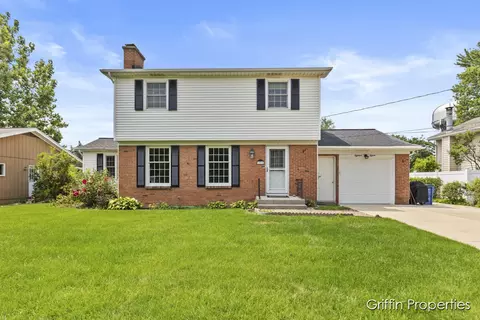 1815 Sherwood Dr SE, Grand Rapids, MI 49506