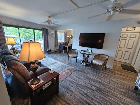 2433 Byron Center Ave SW #103, Wyoming, MI 49519