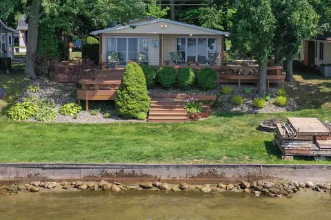 16250 E Lake Dr, White Pigeon, MI 49099