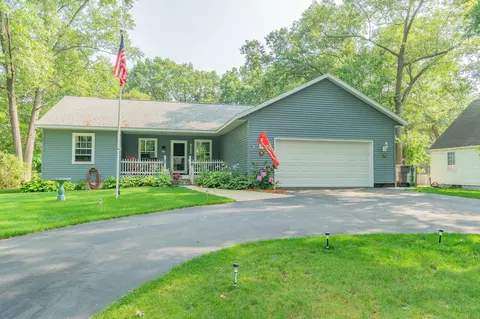 1423 Yarmouth Ave, Norton Shores, MI 49444