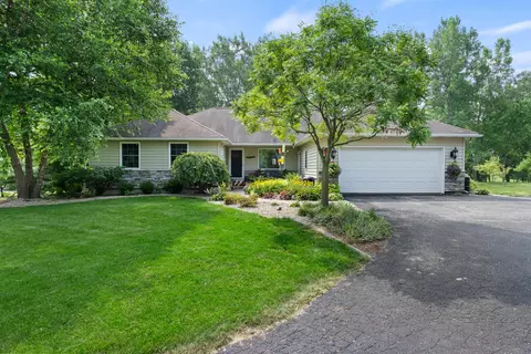 10633 Stirrup Dr SE, Caledonia, MI 49316