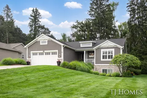 2222 Quarter Horse Dr, Cedar Springs, MI 49319