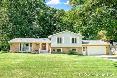 2465 Hathaway Ct, Muskegon, MI 49441