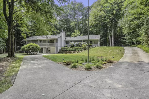 16532 Taft Rd, Spring Lake, MI 49456