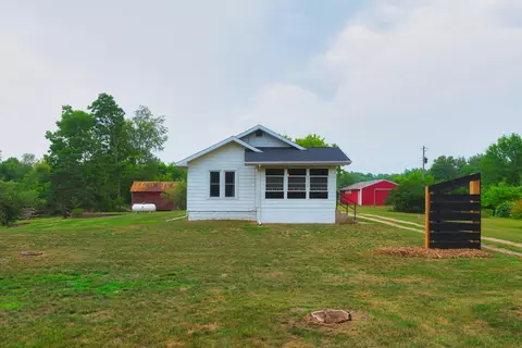 39444 6th Ave, Bloomingdale, MI 49026