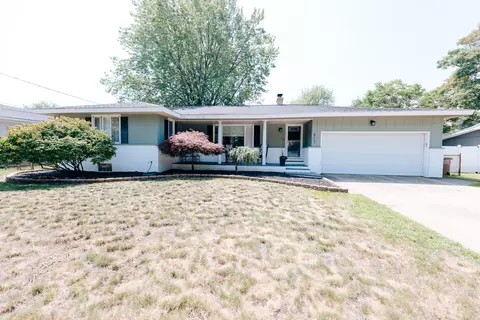 813 Winslow Ct, Norton Shores, MI 49441