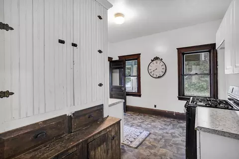 323 Taylor St, Jackson, MI 49202 photo 9