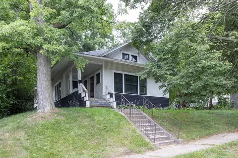 323 Taylor St, Jackson, MI 49202