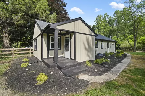 6028 Leora Ln, Jackson, MI 49201 photo 2