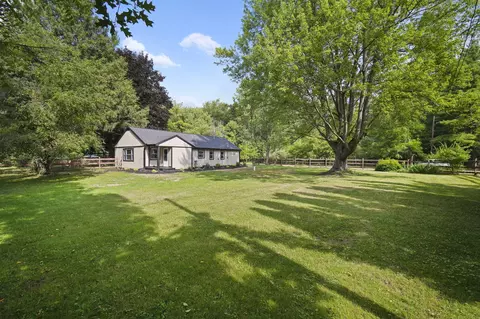 6028 Leora Ln, Jackson, MI 49201