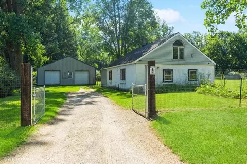 1865 Bakertown Rd, Buchanan, MI 49107