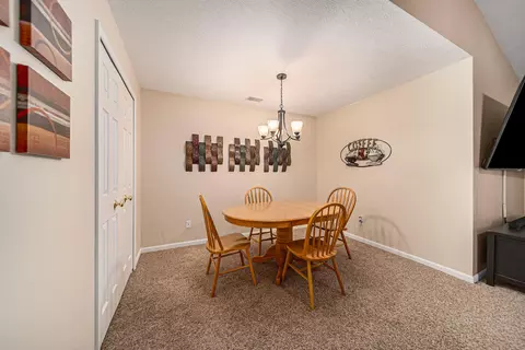 932 Oakbrook Dr, Jackson, MI 49203 photo 5