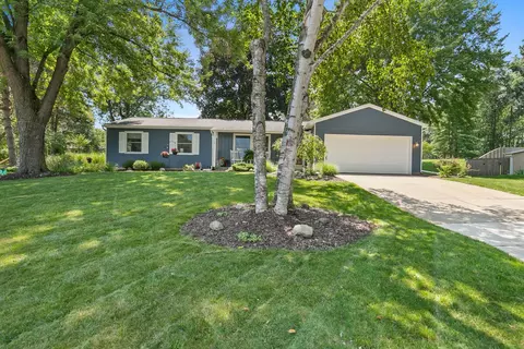 6042 Buttonwood Ct SE, Ada, MI 49301