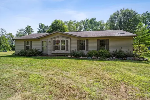 3825 Woods Rd, Leslie, MI 49251