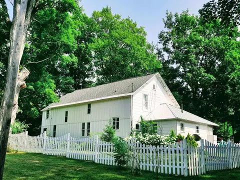 516 Benzie St, Benzonia, MI 49616