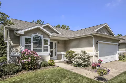 1700 Linden Trl, Kalamazoo, MI 49009