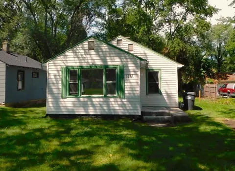 1261 Parkway Dr, Benton Harbor, MI 49022