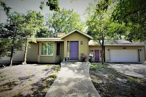 1921 Crestwood Ln, Norton Shores, MI 49441
