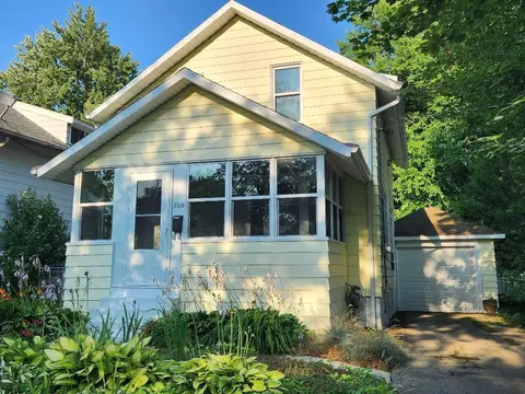 3318 Paris Ave NE, Grand Rapids, MI 49525