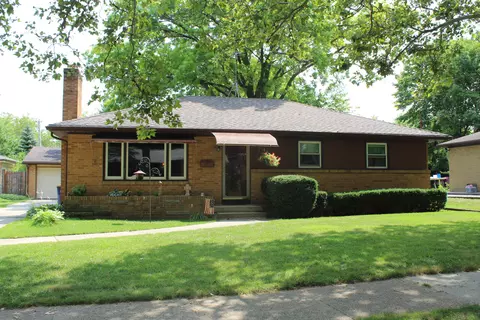 1618 E Kentview Dr NE, Grand Rapids, MI 49505