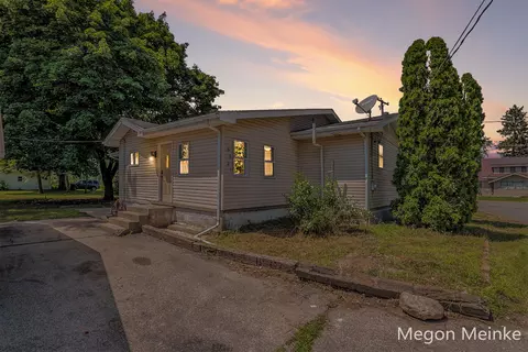 9621 Belding Rd, Belding, MI 48809 photo 2