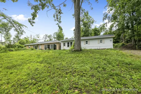 56722 Red Arrow Hwy, Lawrence, MI 49064