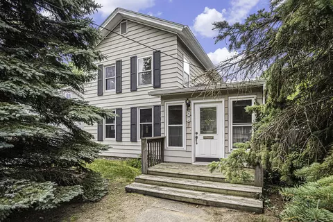 526 E Savidge St, Spring Lake, MI 49456