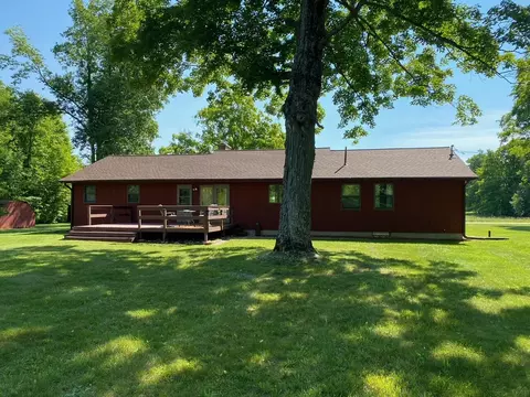 8446 S 27 12 Rd, Cadillac, MI 49601