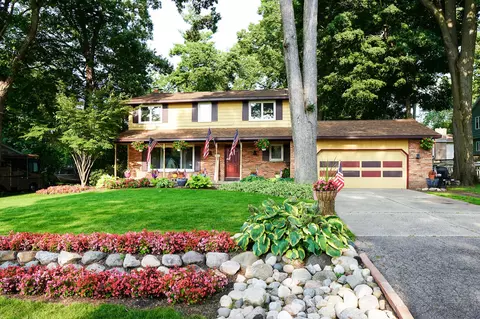 8056 Amelia Dr, Jenison, MI 49428