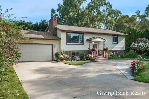 1771 52nd St SE, Kentwood, MI 49508