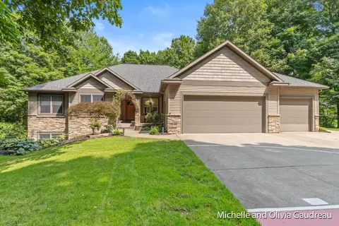 5623 Fieldstone Ct, Middleville, MI 49333