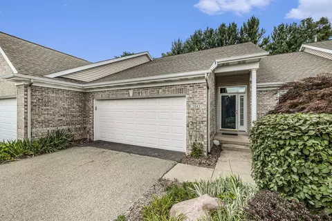 2043 Krislin St NE, Grand Rapids, MI 49505